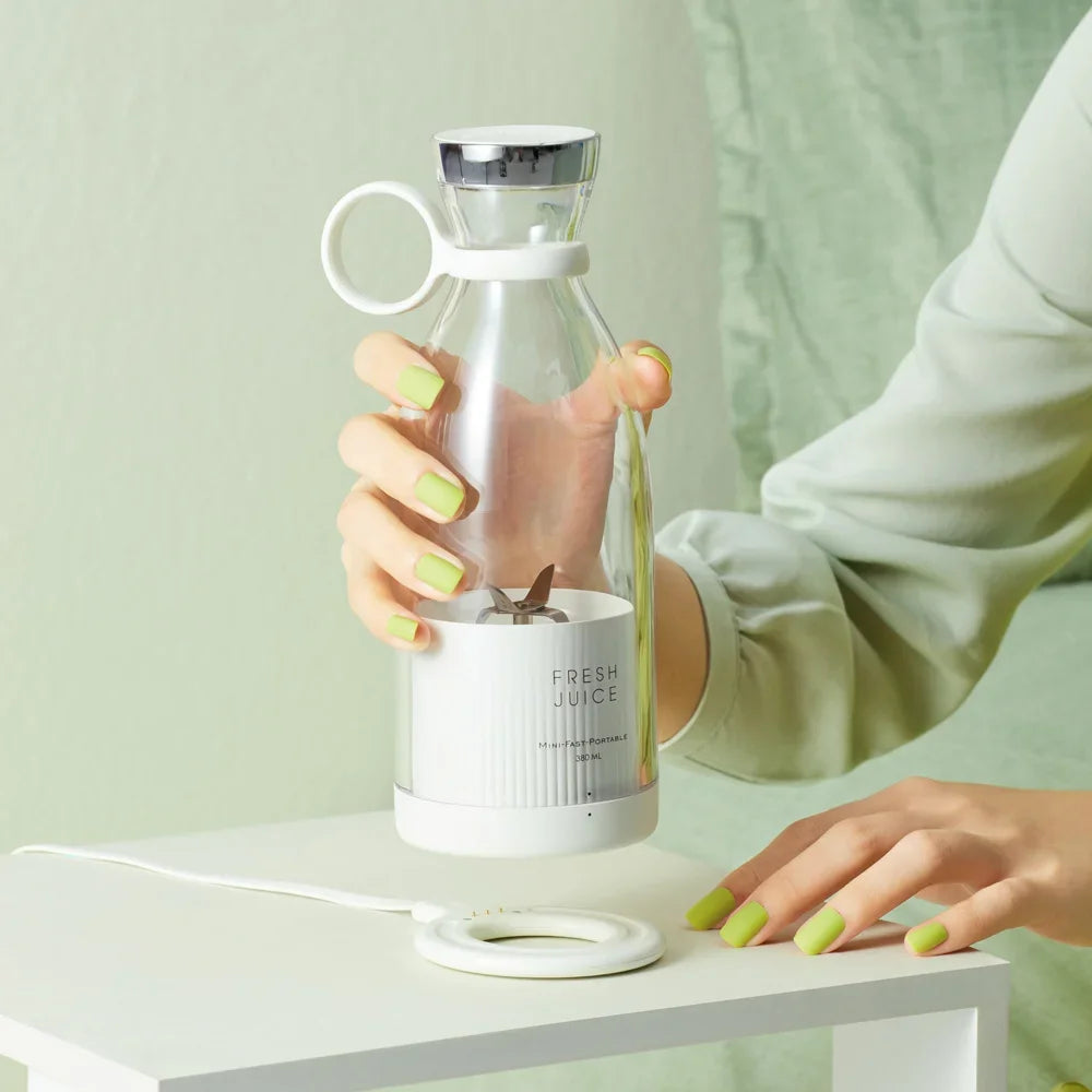 🥤 Blend & Go – Portable Electric Juicer Cup